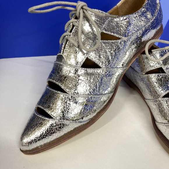 COCONUTS by Matisse metallic cut out oxfords - Picture 4 of 5